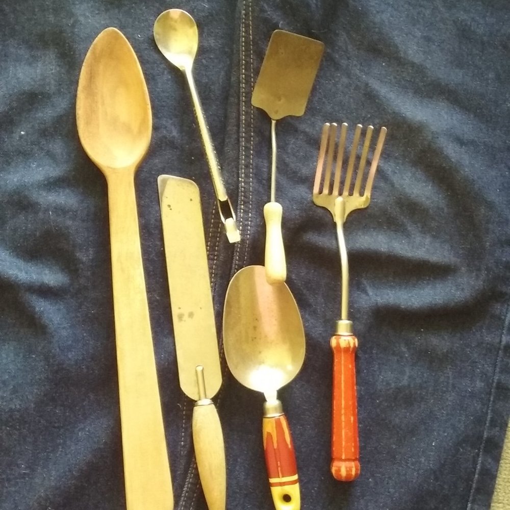 Vintage LOT of 6 Kitchen items - Child/Red/White